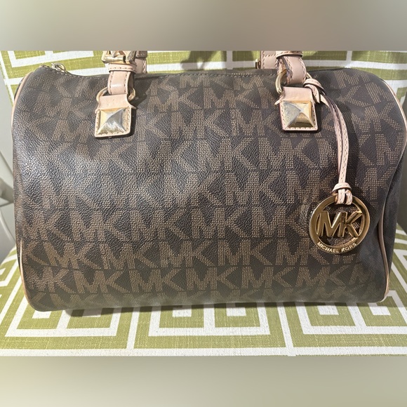 3PC Michael Kors Grayson Signature Monogram Satchel, Wristlet, & Dust Bag - Picture 6 of 14